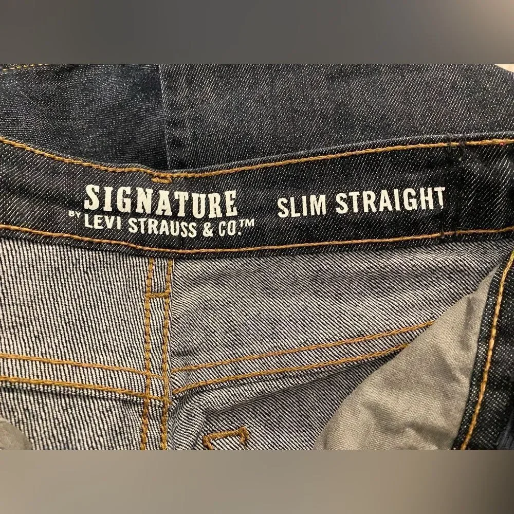 Boys Levi’s slim straight adjustable waist dark blue wash denim jeans. Size 14 R
